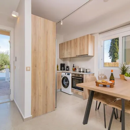 Villa Riza Sun By Katasztári